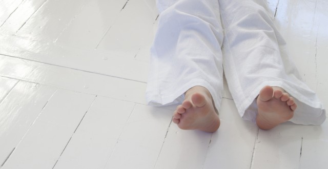 Valkoinen puulattia maalattu Betolux Akvalla