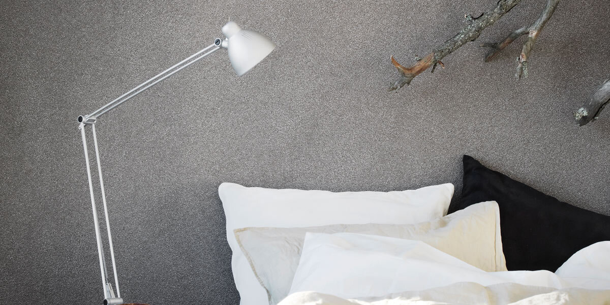 Tummaharmaa makuuhuone